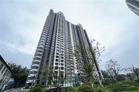 江湾城六期澜岸4室2厅2卫102万129.65m2毛坯出售